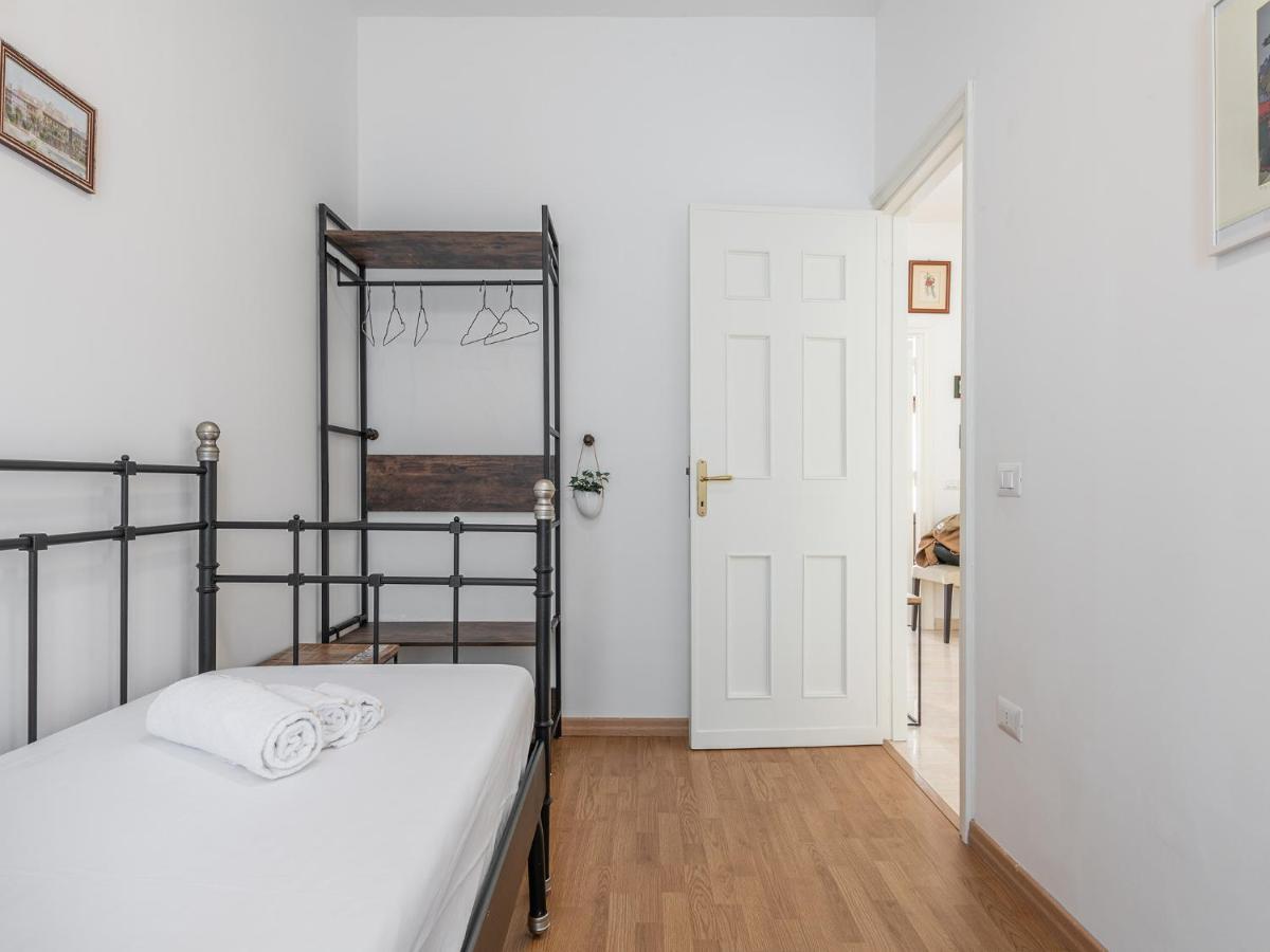 Apartment On Shopping Street Кальяри Экстерьер фото
